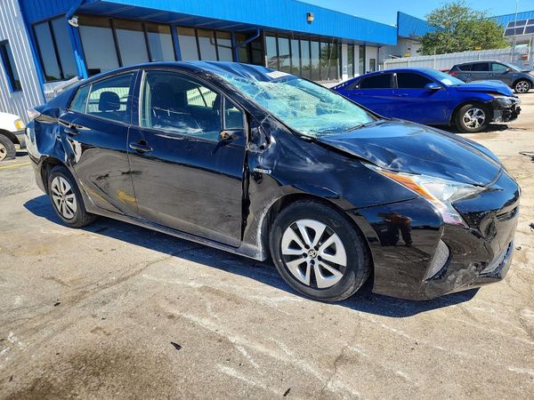 2016 TOYOTA PRIUS