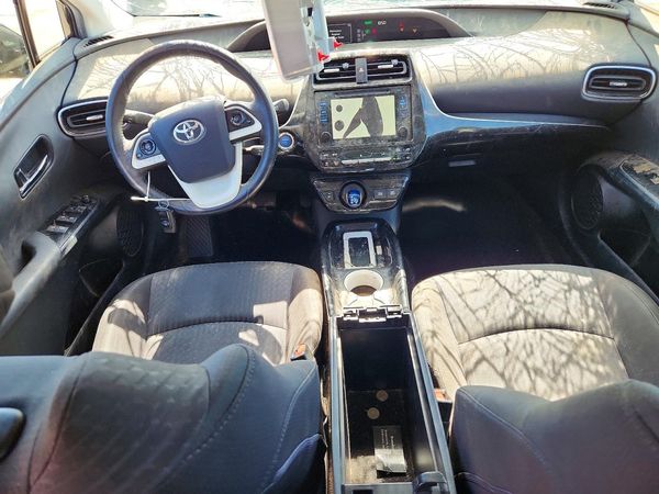 2016 TOYOTA PRIUS