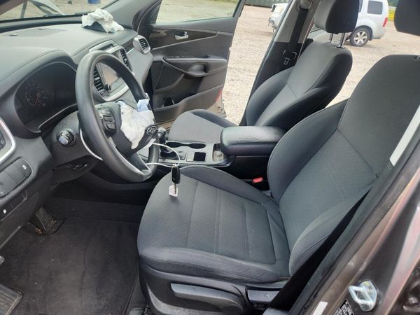 2018 KIA SORENTO L, LX