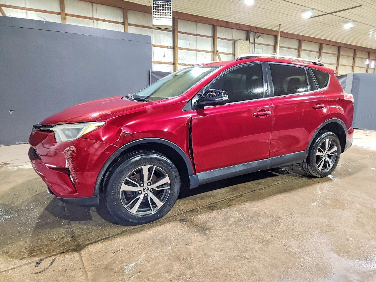 2018 TOYOTA RAV4 Adventure/XLE — Front 3/4