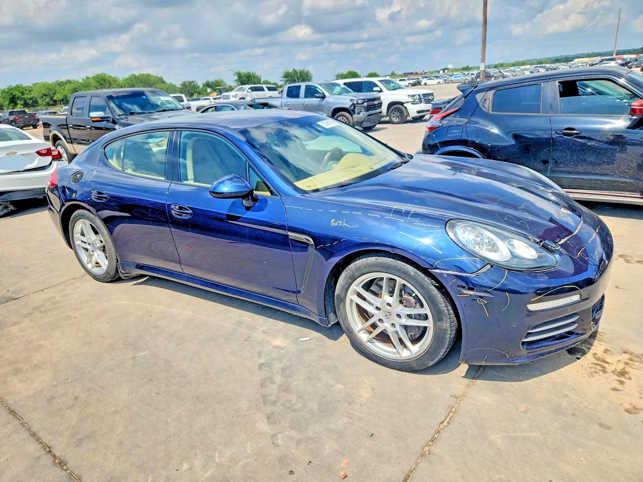 2014 PORSCHE PANAMERA Base (2WD), 4 (4WD)