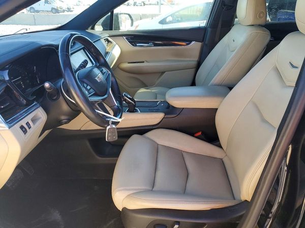 2017 CADILLAC XT5 Base