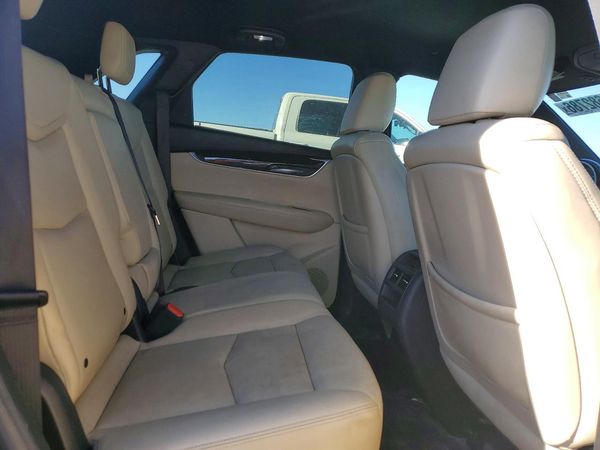 2017 CADILLAC XT5 Base