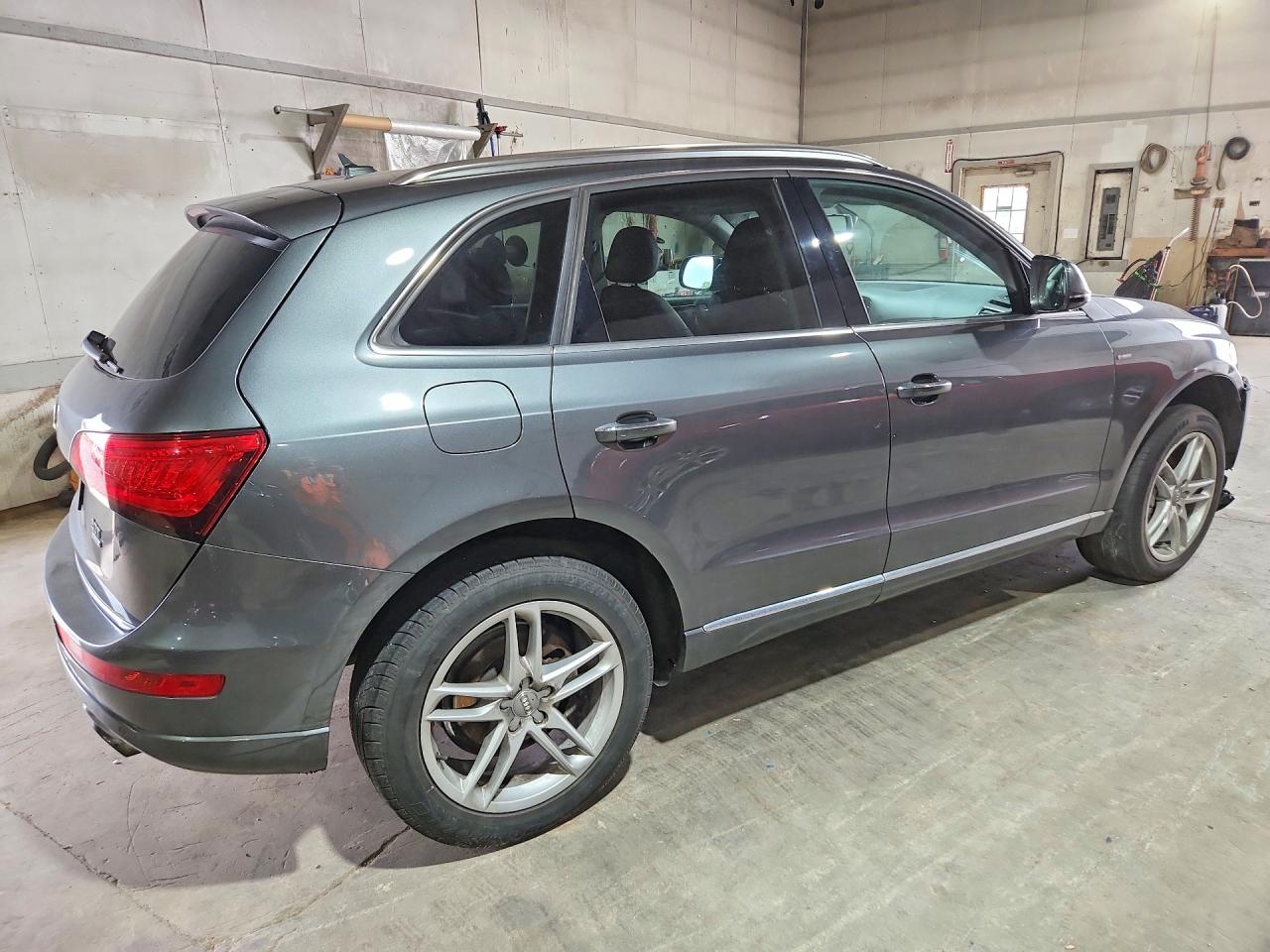 2016 AUDI Q5 quattro Premium Plus