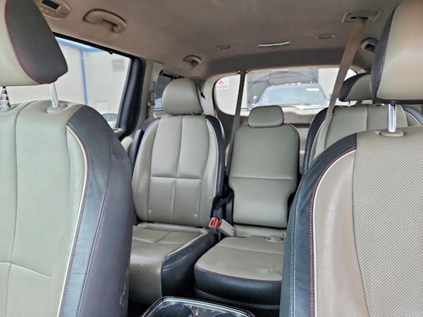 2016 KIA SEDONA EX - Middle level