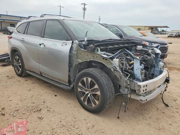 2020 TOYOTA HIGHLANDER XLE