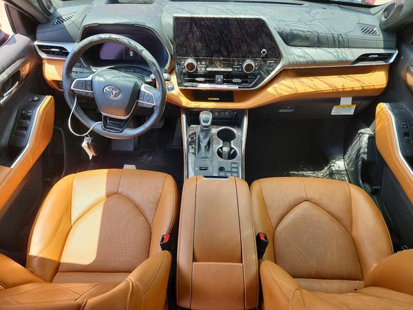 2024 TOYOTA HIGHLANDER
