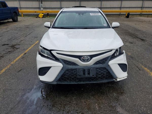 2018 TOYOTA CAMRY