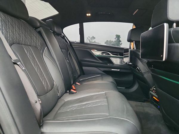 2018 BMW M760 xDrive