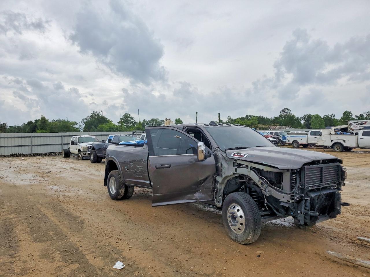 2026 RAM 3500 LIMITED CREW CAB 4X4