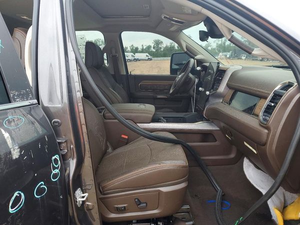 2026 RAM 3500 LIMITED CREW CAB 4X4