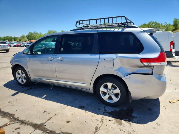 2012 TOYOTA SIENNA