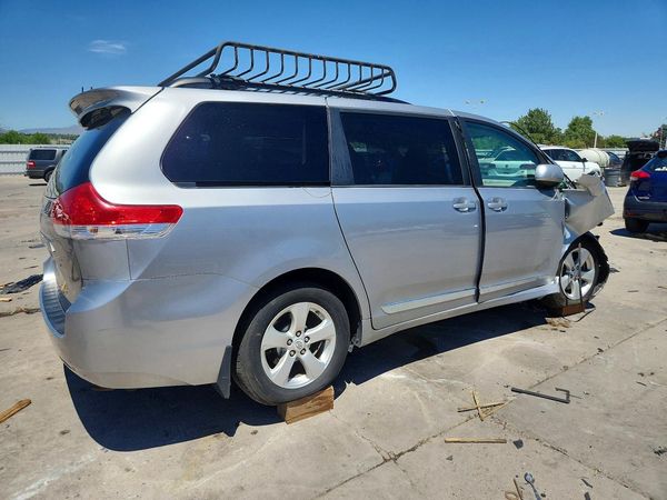 2012 TOYOTA SIENNA