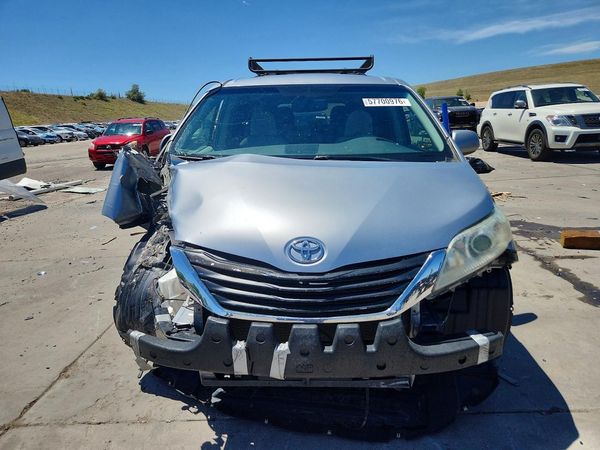 2012 TOYOTA SIENNA