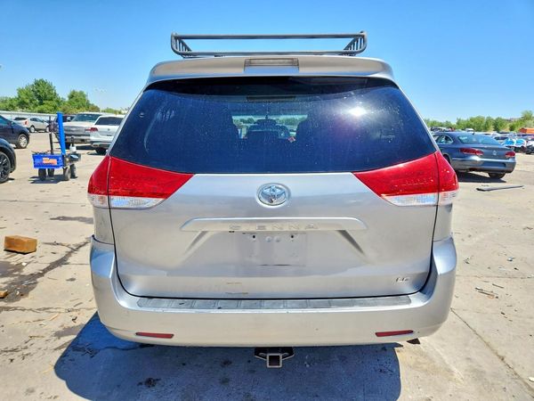 2012 TOYOTA SIENNA