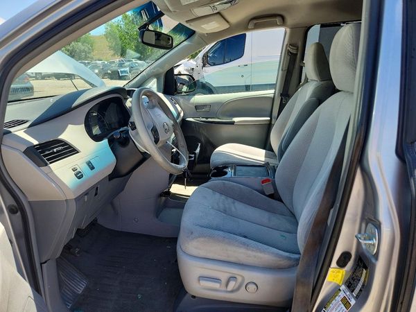 2012 TOYOTA SIENNA