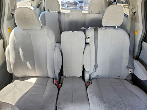 2012 TOYOTA SIENNA