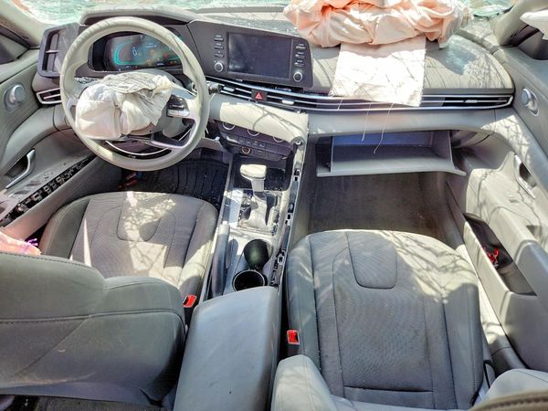 2024 HYUNDAI ELANTRA