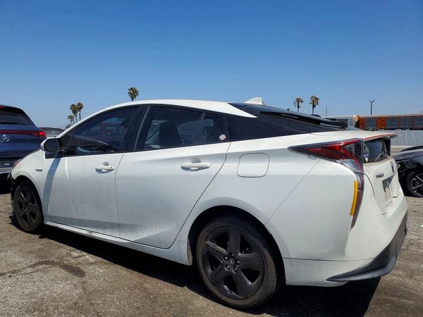 2016 TOYOTA PRIUS