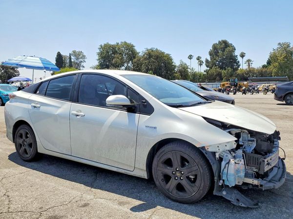 2016 TOYOTA PRIUS
