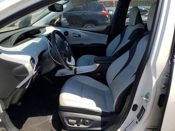 2016 TOYOTA PRIUS