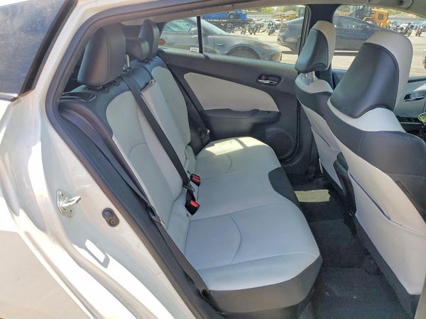 2016 TOYOTA PRIUS