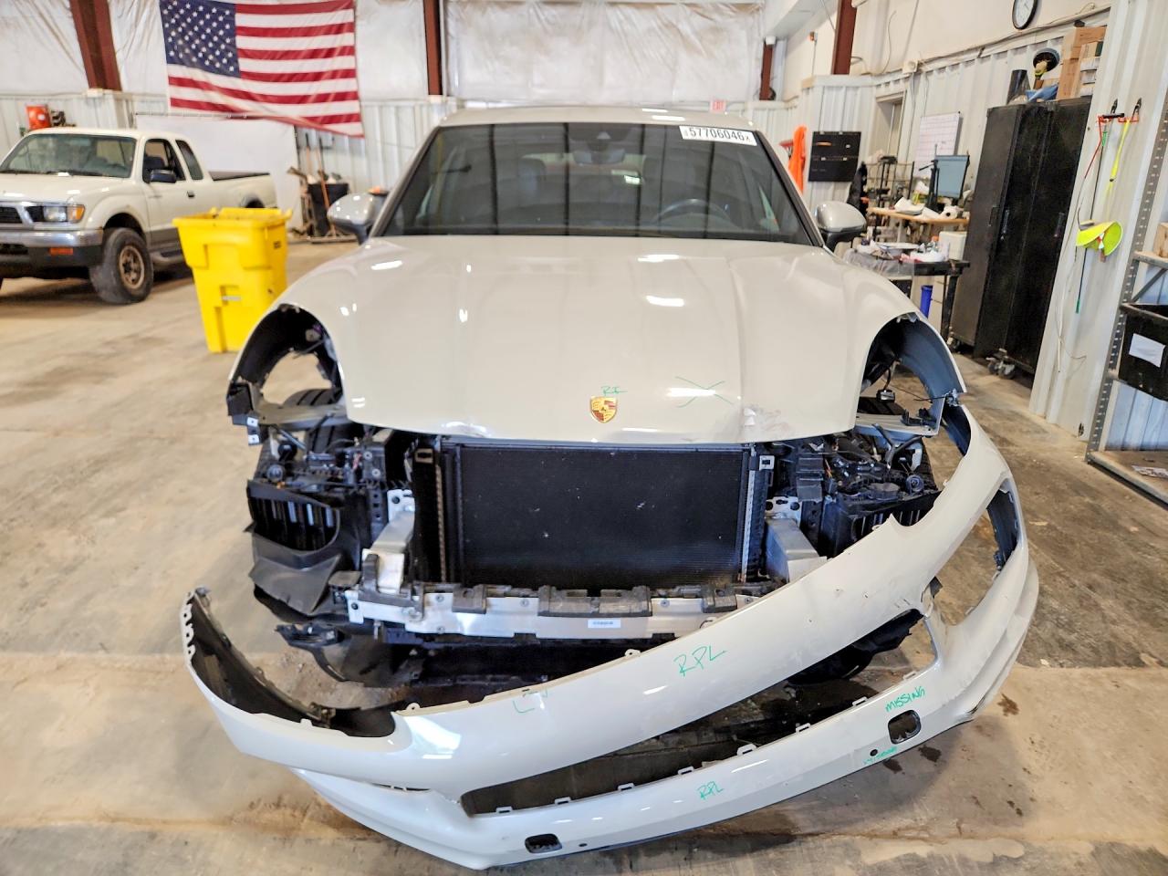2020 PORSCHE CAYENNE