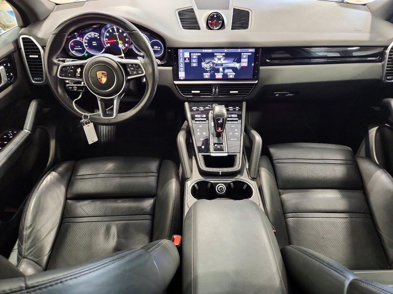 2020 PORSCHE CAYENNE