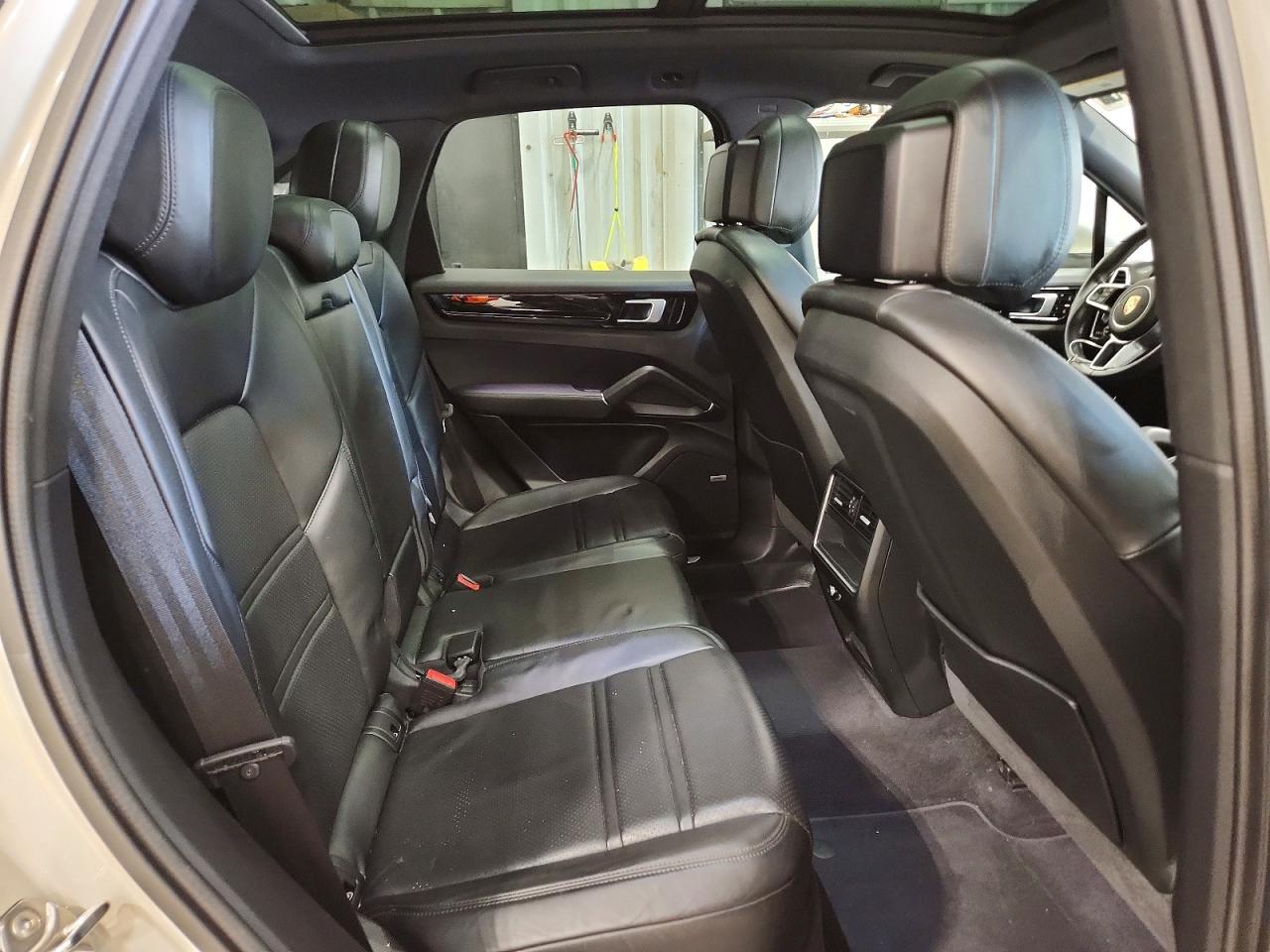 2020 PORSCHE CAYENNE