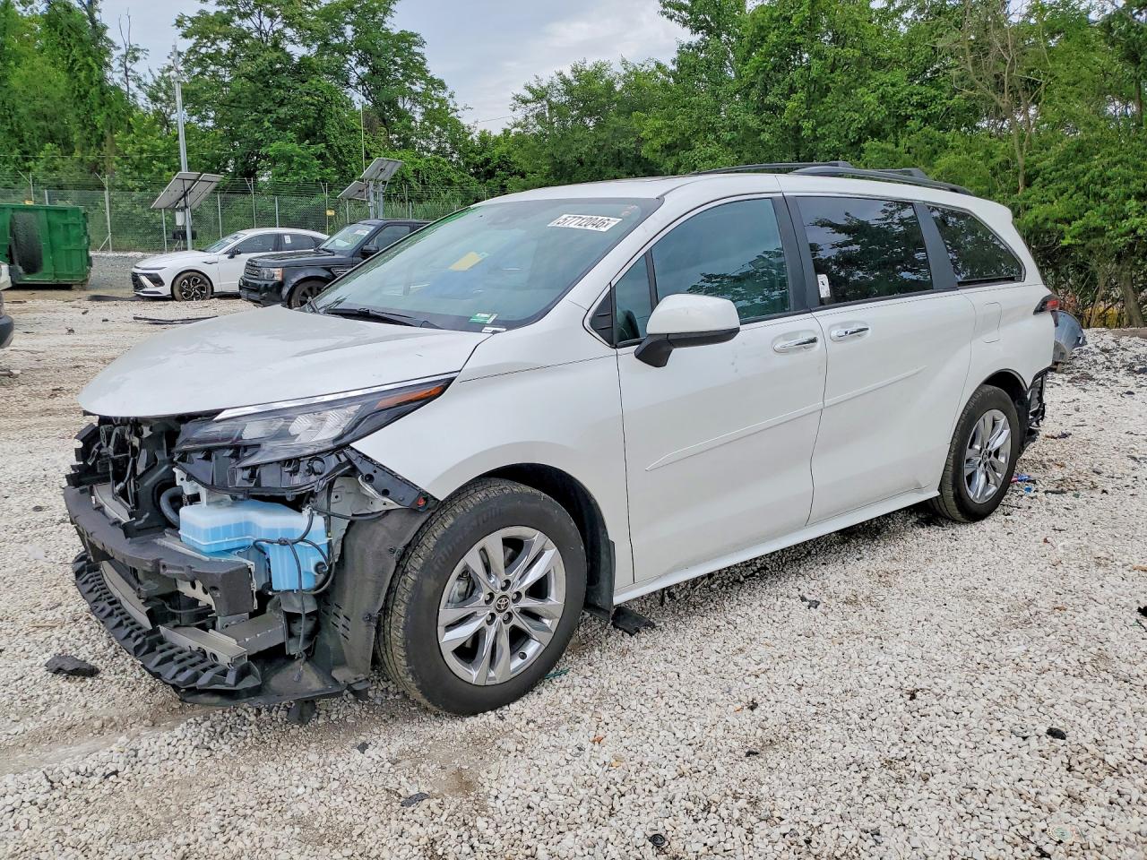 2025 TOYOTA SIENNA XLE