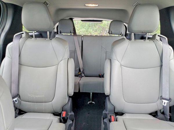 2025 TOYOTA SIENNA XLE