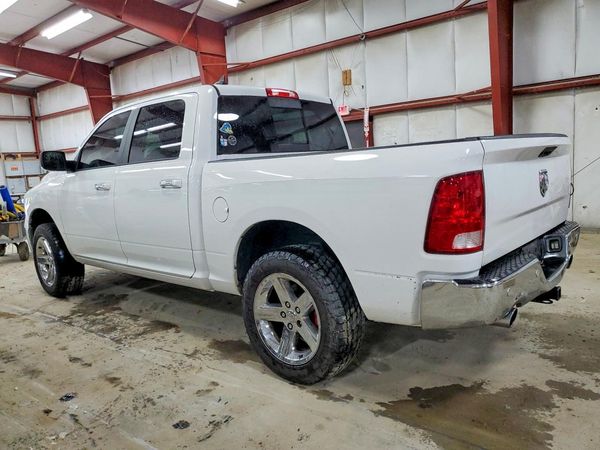 2016 RAM 1500 SLT