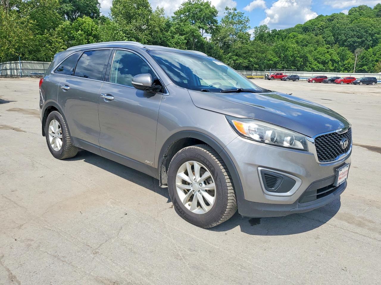 2017 KIA SORENTO L, LX