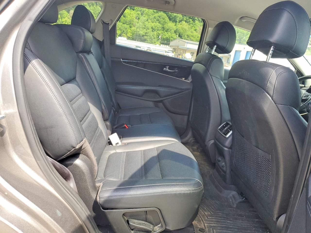 2017 KIA SORENTO L, LX