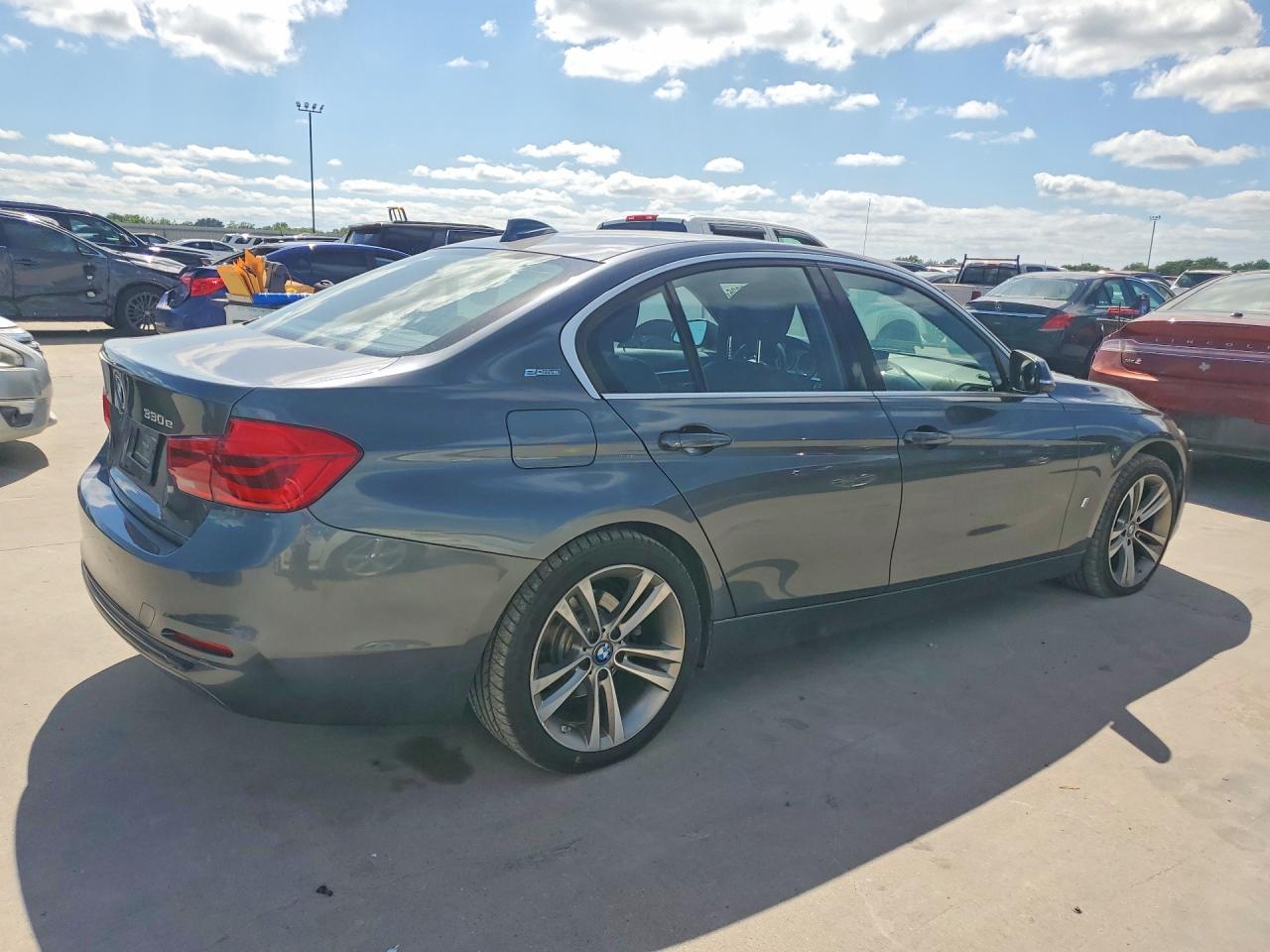 2018 BMW 330E