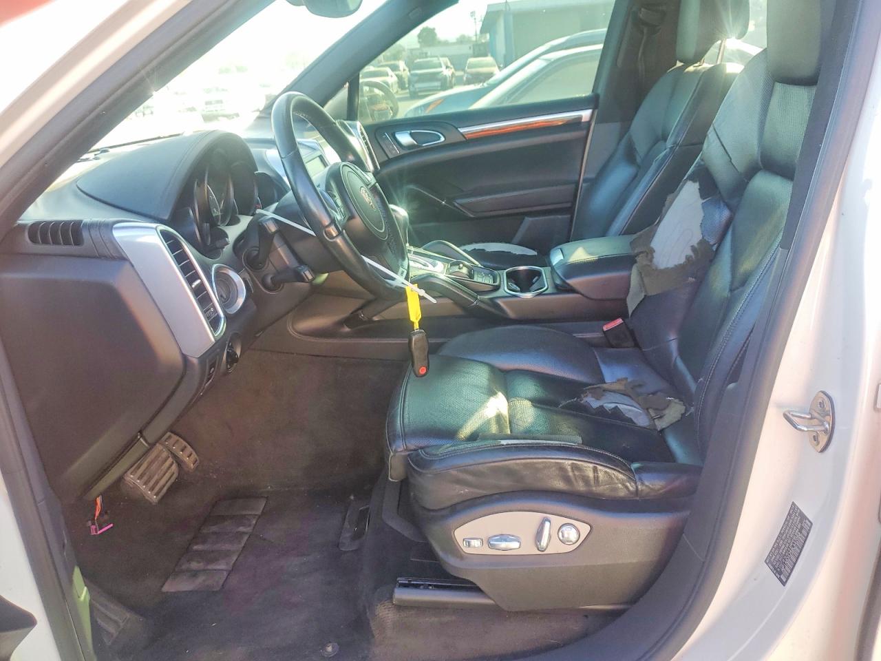 2011 PORSCHE CAYENNE
