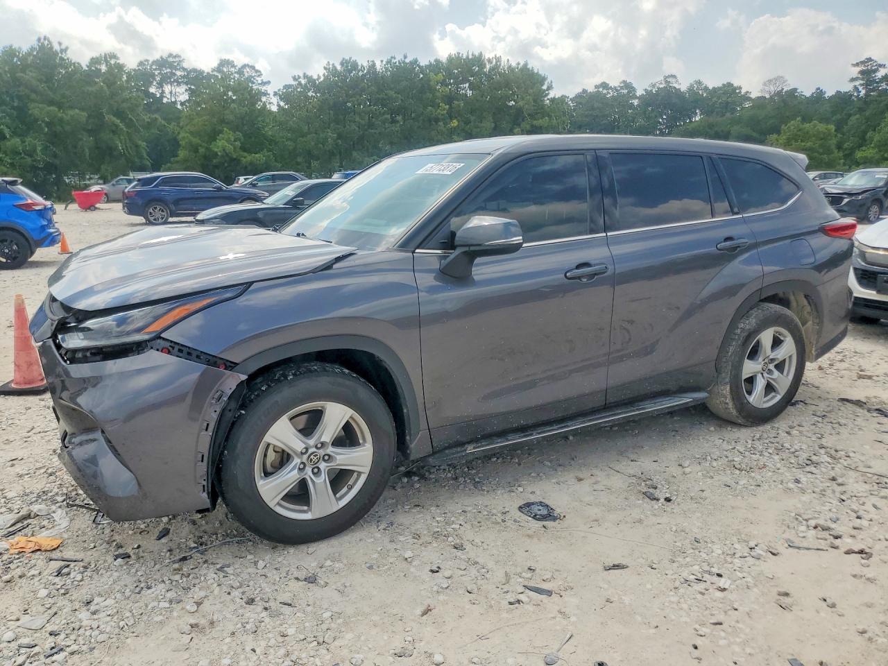 2021 TOYOTA HIGHLANDER LE
