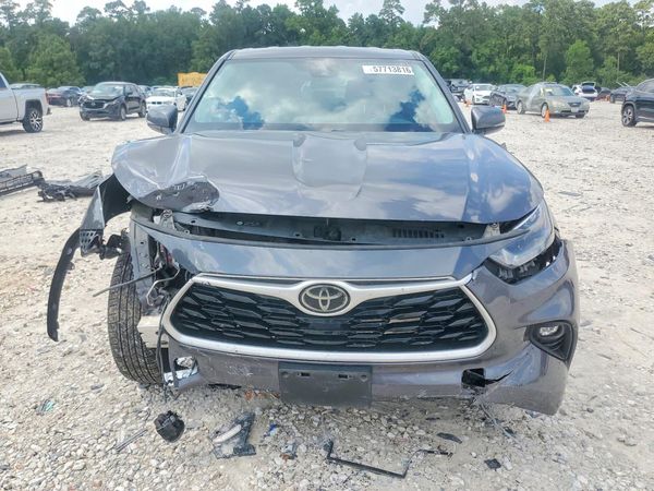 2021 TOYOTA HIGHLANDER LE