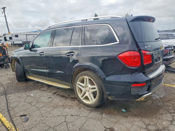 2016 MERCEDES-BENZ GL GL550-4M