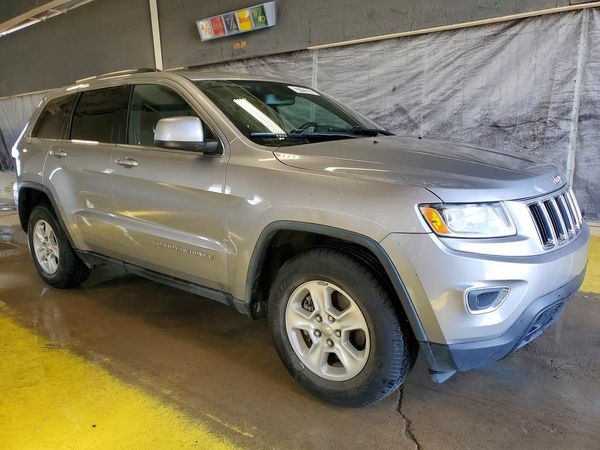2015 JEEP GRAND CHEROKEE Laredo — Passenger 3/4