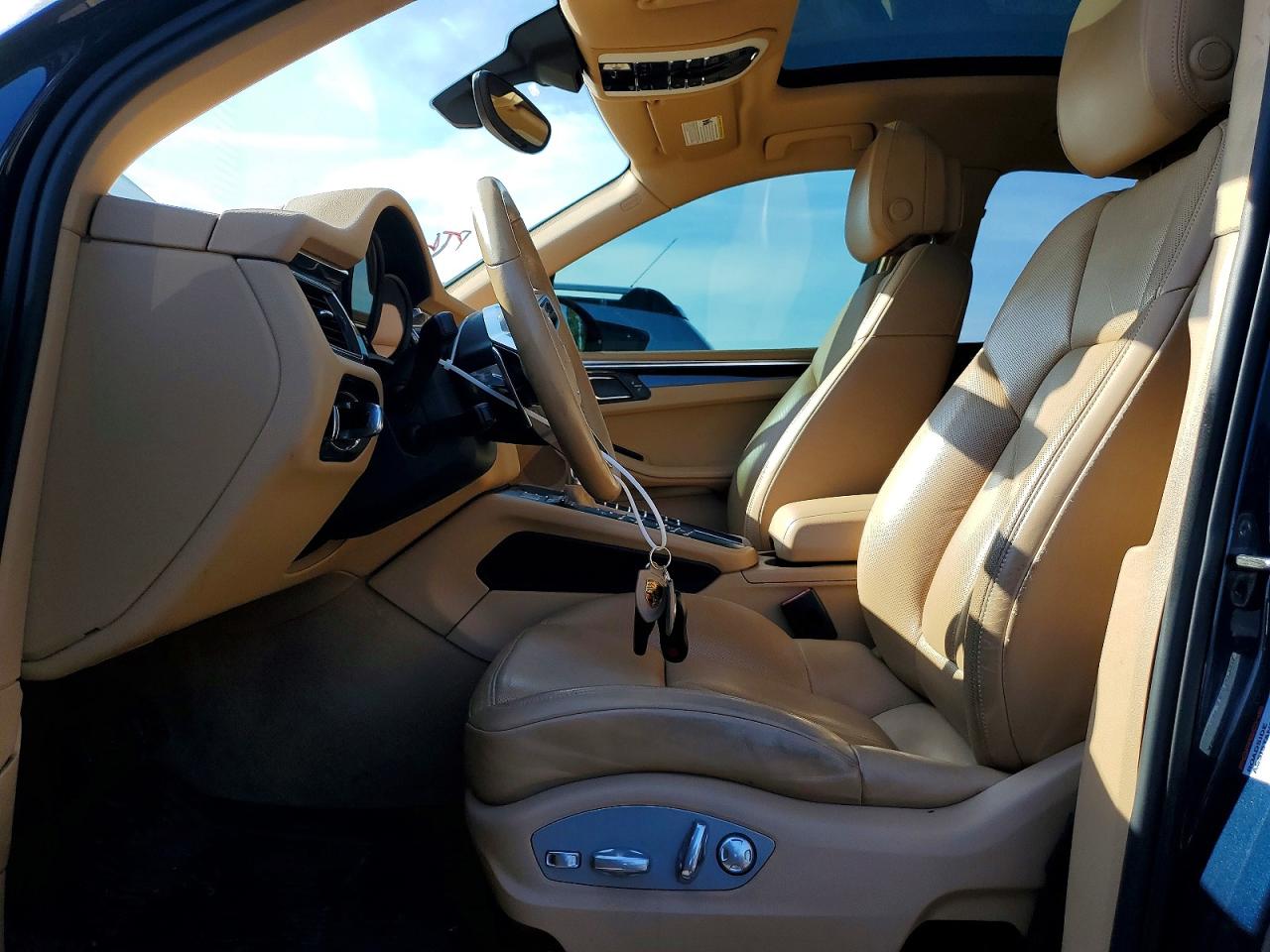 2015 PORSCHE MACAN