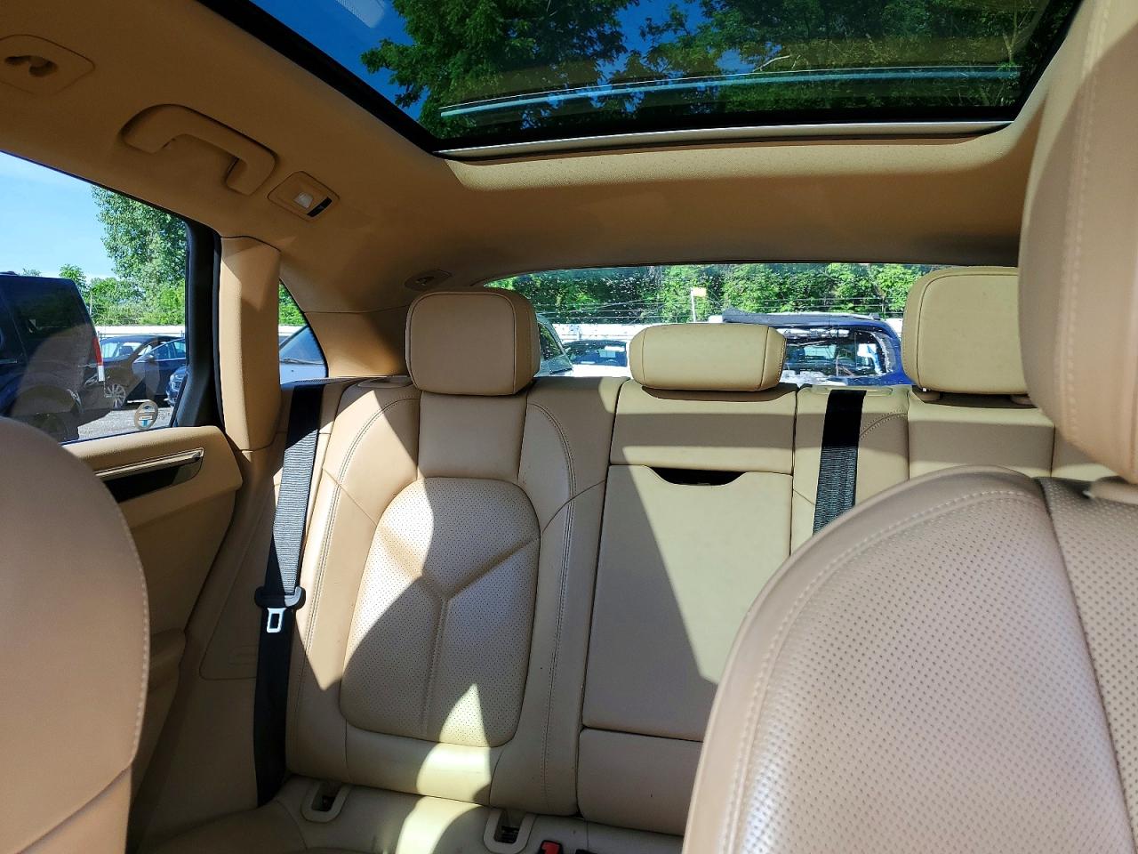 2015 PORSCHE MACAN