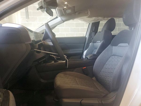 2025 NISSAN KICKS