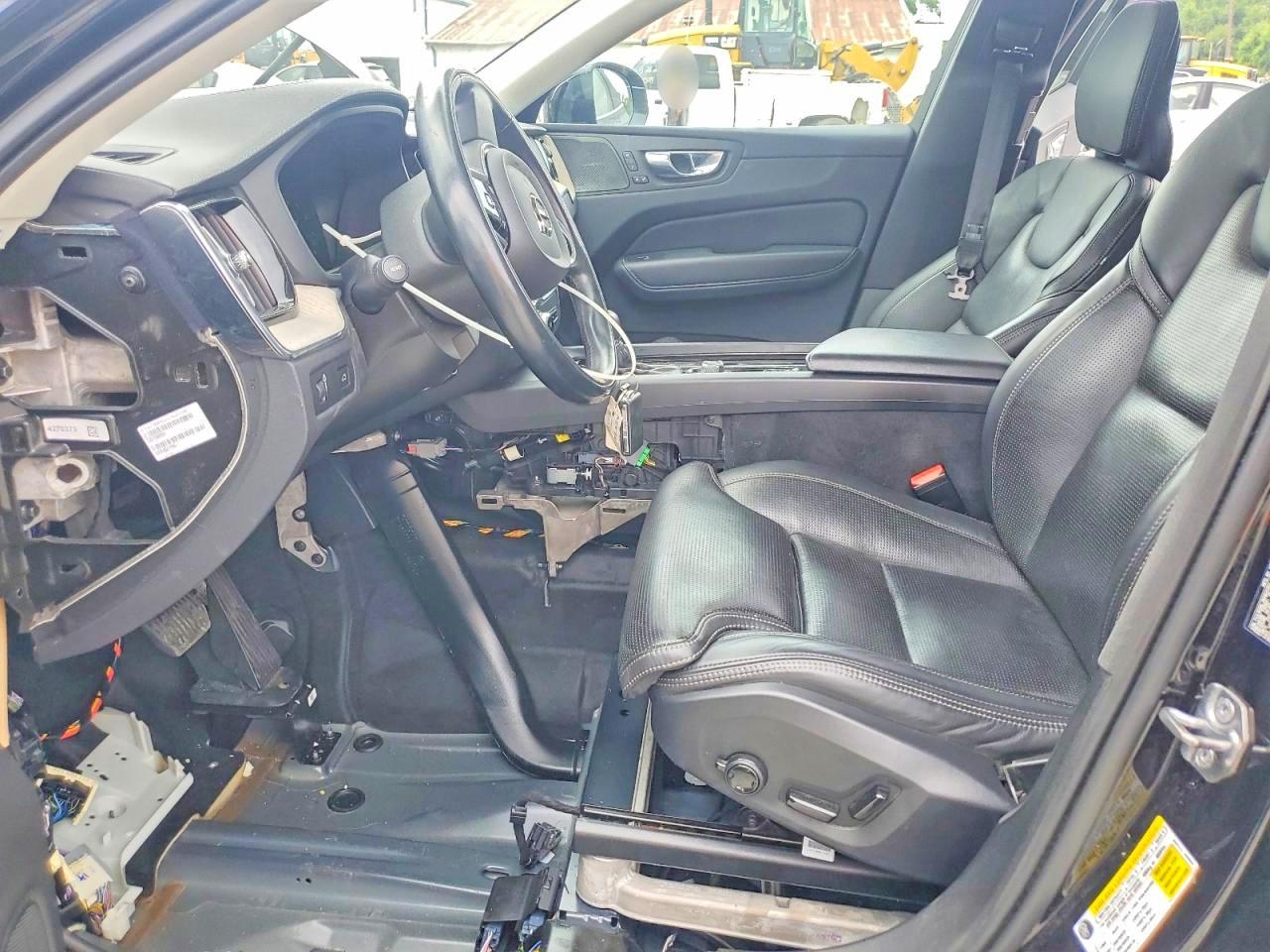 2021 VOLVO XC60 Inscription