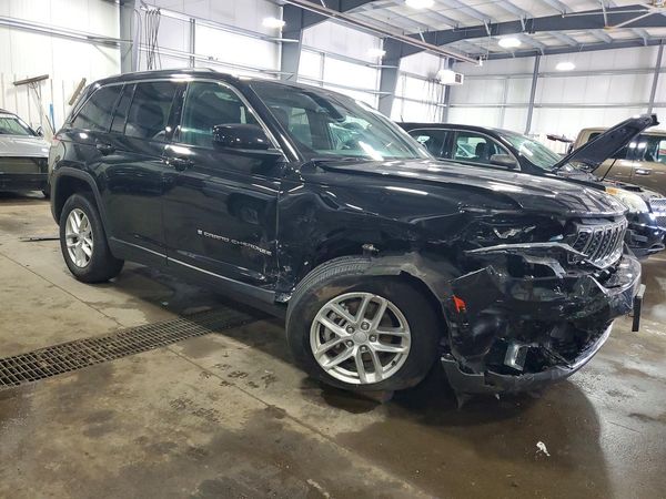 2025 JEEP GRAND CHEROKEE Laredo, Altitude
