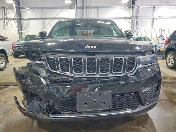 2025 JEEP GRAND CHEROKEE Laredo, Altitude