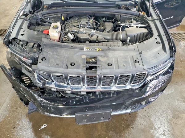 2025 JEEP GRAND CHEROKEE Laredo, Altitude