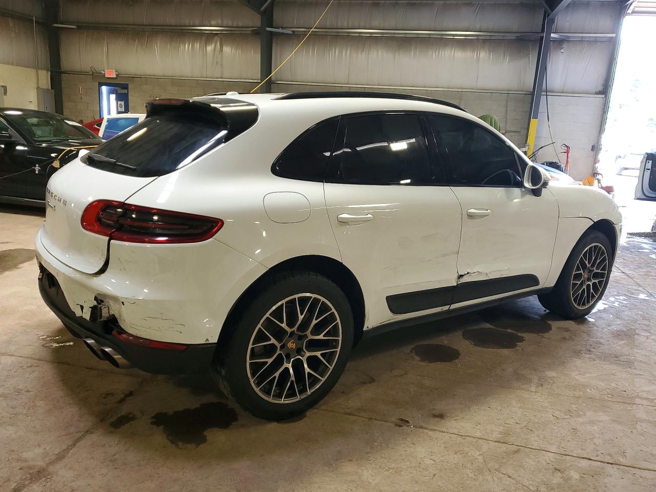 2016 PORSCHE MACAN