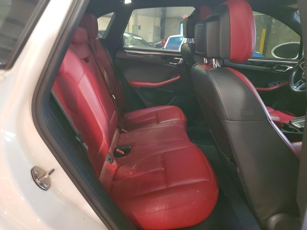 2016 PORSCHE MACAN