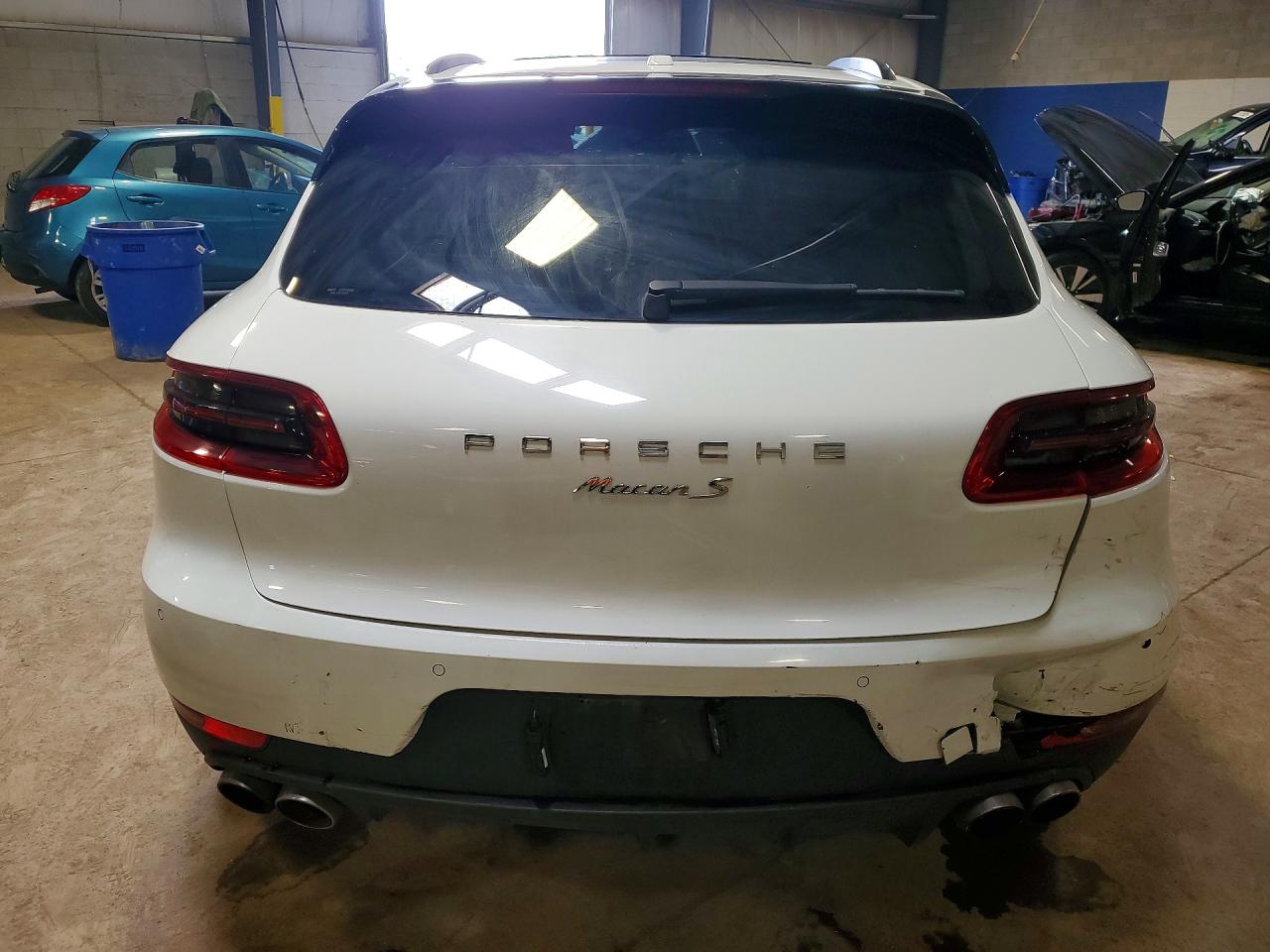 2016 PORSCHE MACAN